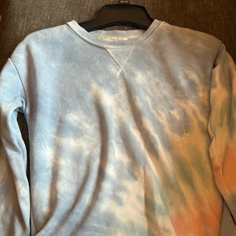 Soft youth medium crewneck